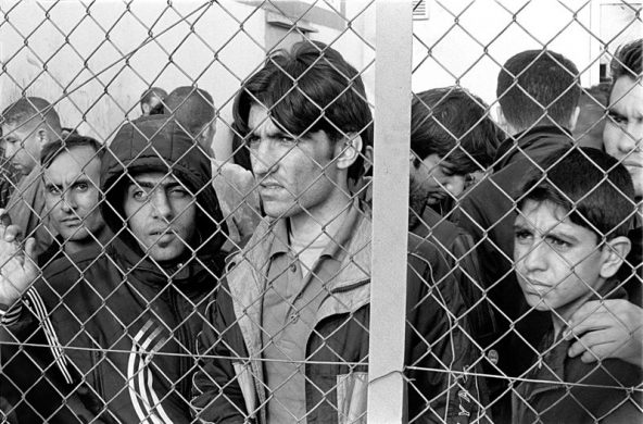 800px-20101009_arrested_refugees_immigrants_in_fylakio_detention_center_thrace_evros_greece_restored