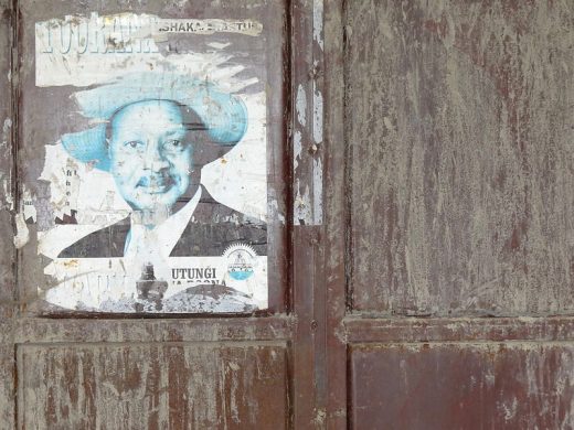 800px-facade_with_poster_of_president_yoweri_museveni_-_outside_kisoro_-_southwestern_uganda