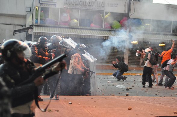 800px-tear_gas_used_against_protest_in_altamira_caracas_and_distressed_students_in_front_of_police_line