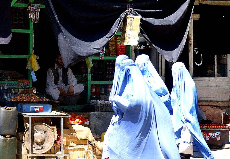 800px-women_wearing_burka_in_afghanistan