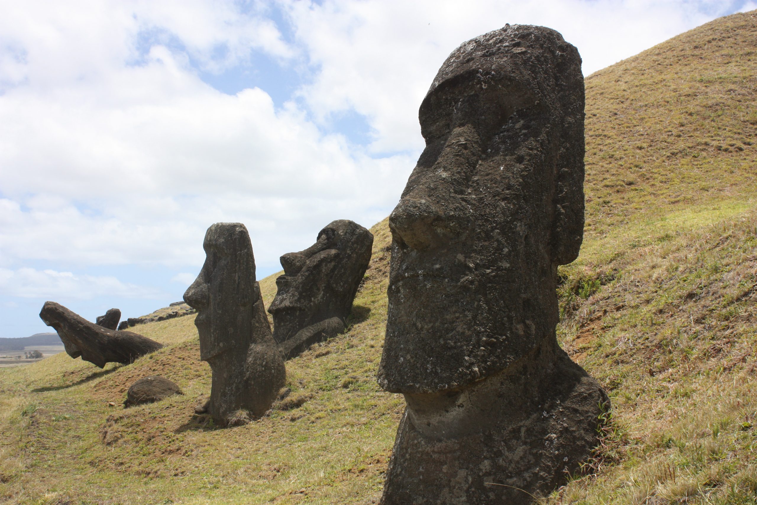 easter_island_rano_raraku_moais_6686507699