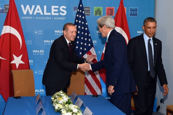 secretary_kerry_shakes_hands_with_turkish_president_erdogan_before_meeting_with_president_obama_15124679506
