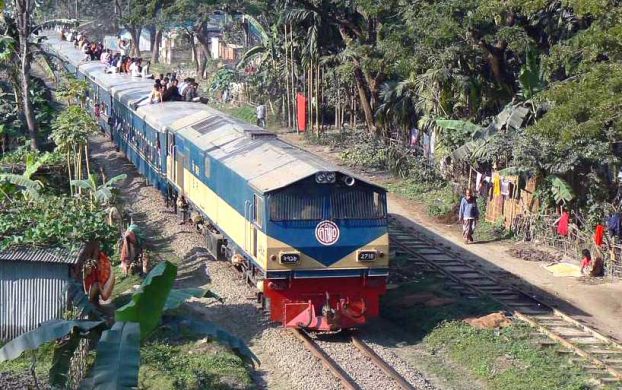 intercity_train_tista_express_bangladesh