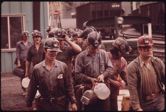 1024px-miners_line_up_to_go_into_the_elevator_shaft_at_the_virginia-pocahontas_coal_company_mine_4_near_richlands_virginia