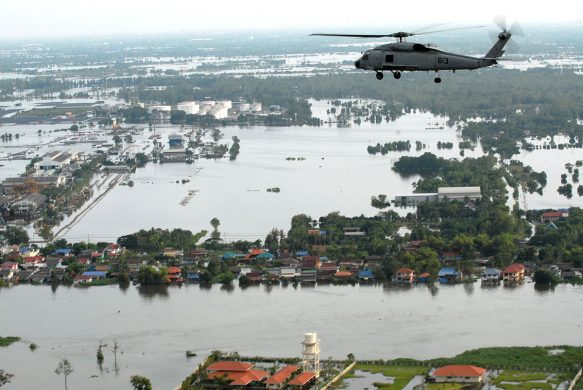 1200px-helicopter_survey_of_flooding_in_suburban_greater_bangkok_22_october_2011