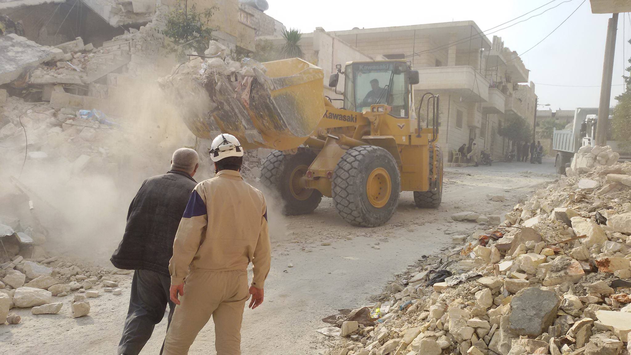 syrian_civil_defense_clearing_rubble_maaret_nouman