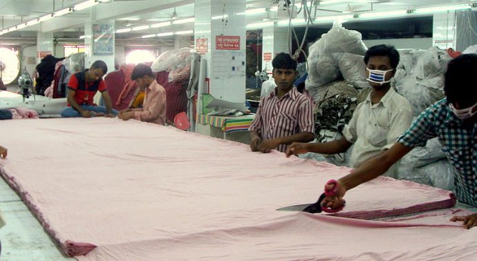 knit_fabric_cutting_in_a_rmg_factory_of_bangladesh_fahad_faisal