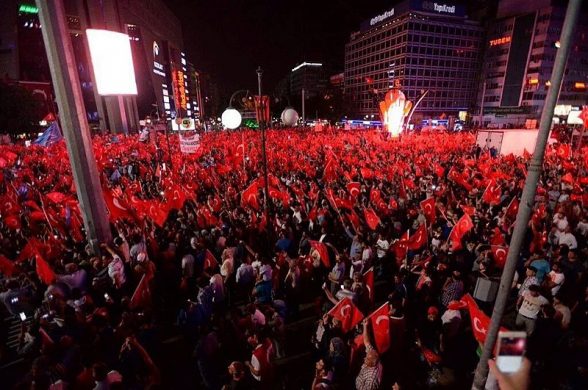 anti-coup_demokrasi_nobeti_kizilay_square_tyrkiet_kup_pivox_wikimedia