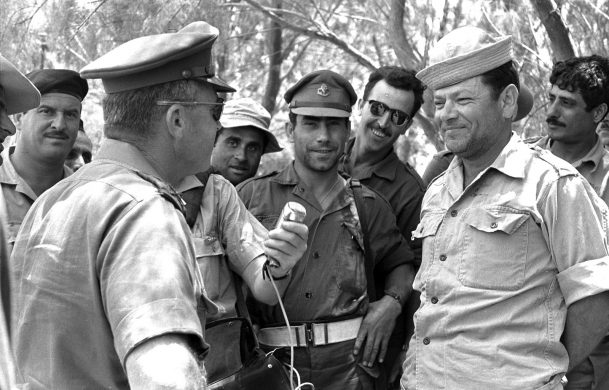 flickr_-_government_press_office_gpo_-_chief_of_staff_yitzhak_rabin_talking_to_soldiers_in_the_field_during_the_six_day_war