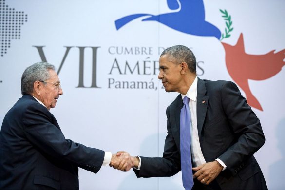 handshake_between_the_president_and_cuban_president_raul_castro