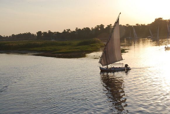800px-boat_on_the_nile