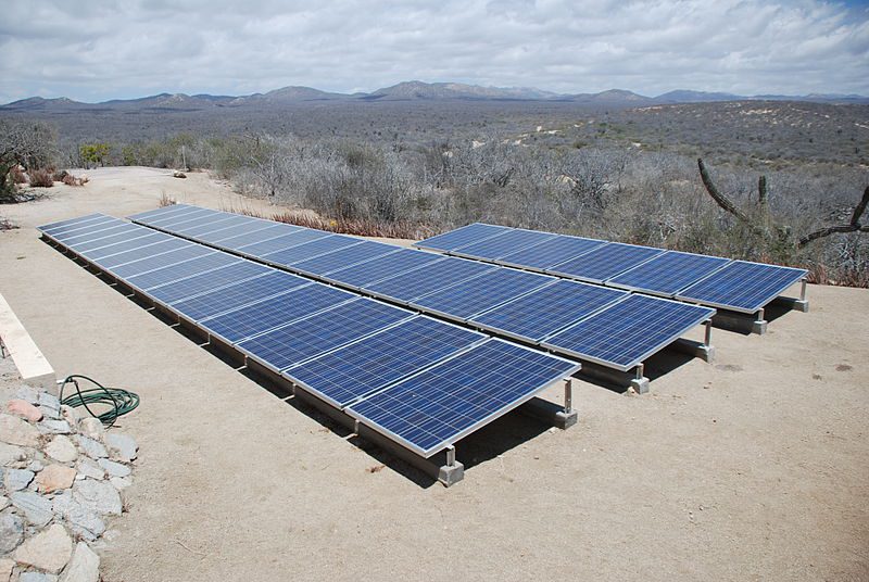 800px-solar_panels
