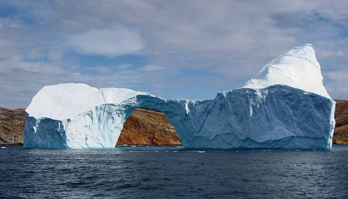 iceberg_with_hole_near_sandersons_hope_2007-07-28_2