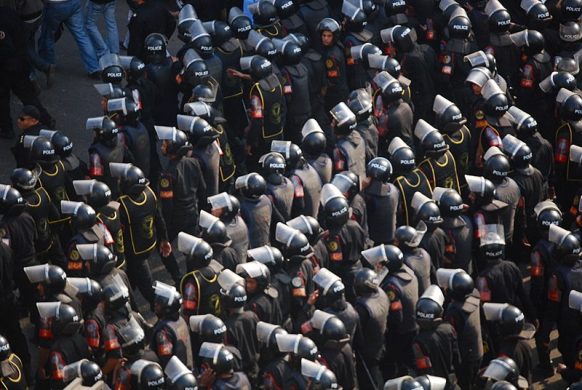 800px-central_security_forces_in_2011_egyptian_protests_m_soli_flickr