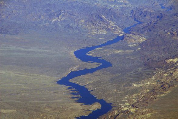 800px-aerial_of_the_colorado_river