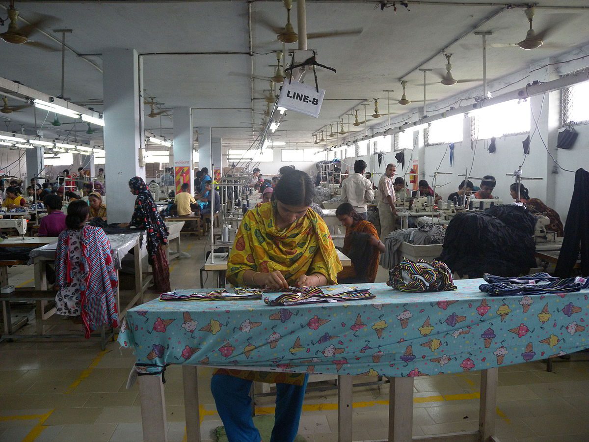 garment_factory_in_bangladesh_women_working_tareq_salahuddin_wiki