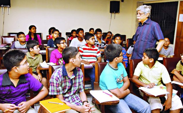 muhammad_zafar_iqbal_talk_with_students_at_primary_math_camp_at_dhaka
