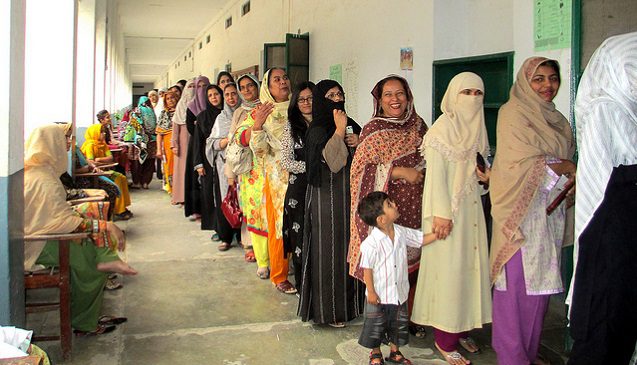 women_from_rawalpindi_lining_up_to_vote_at_the_elections_in_2013