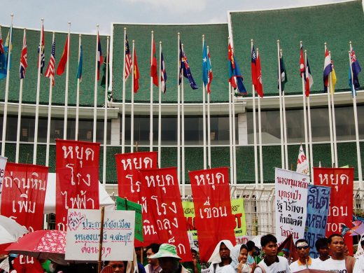 protesters_at_2009_bangkok_talks_on_climate_change