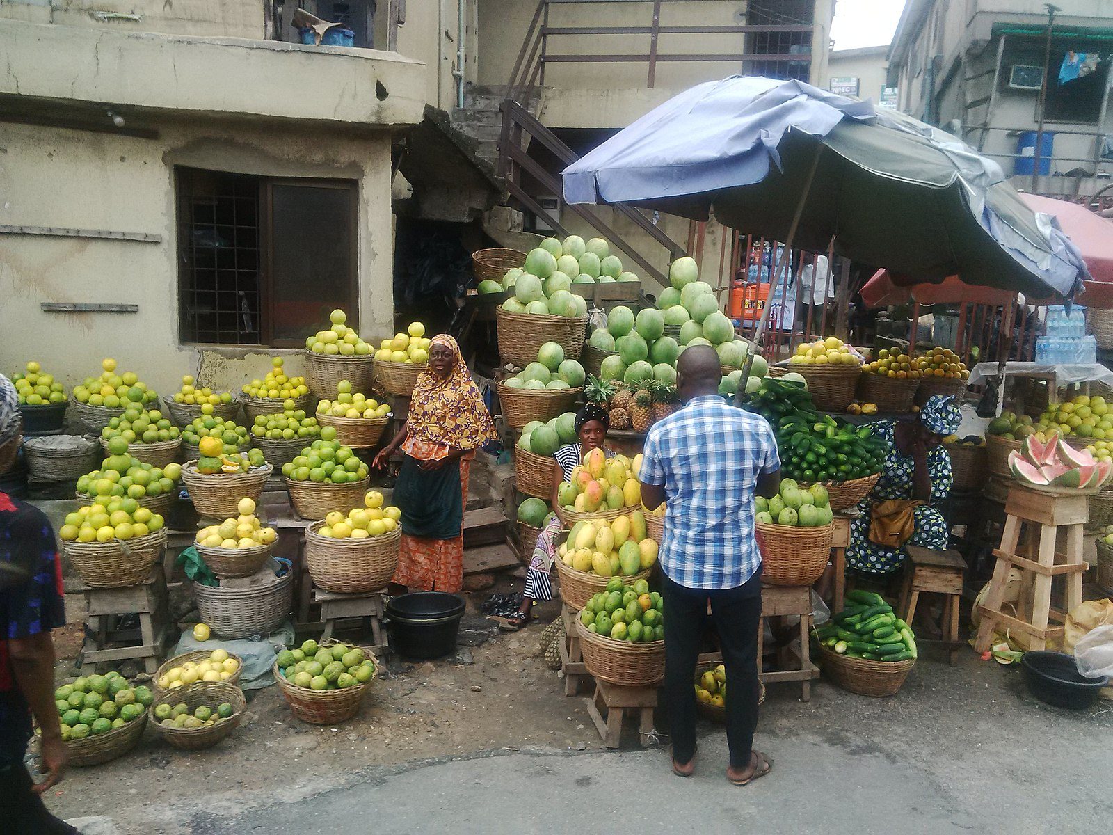 1600px-oyingbo_market_lagos_nigeria_1