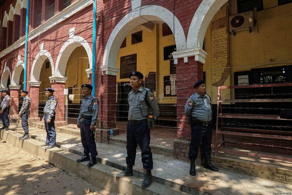 1200px-myanmar_police_outside_insein_township_courtroom_aung_naing_soe-voa
