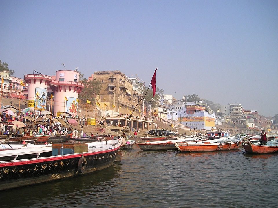holy-boats-river-india-ganges-370