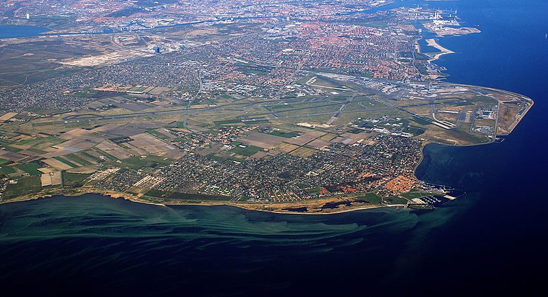 800px-copenhagen-airport-from-air_cropped